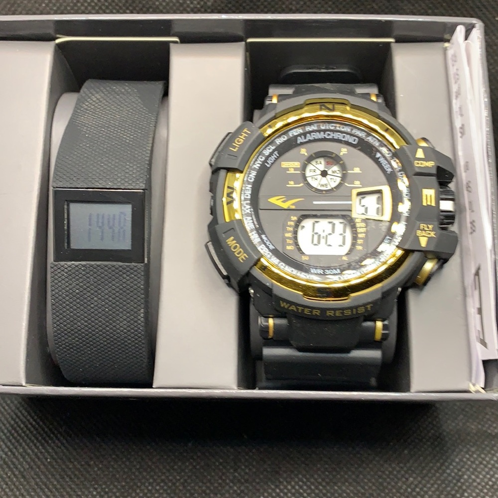 NIB Everlast chronograph and fitness watch combo
